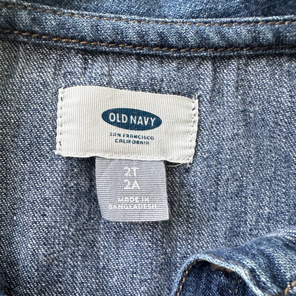 Old Navy girl’s Sleeveless Denim Top. Size 2T. - Picture 5 of 5